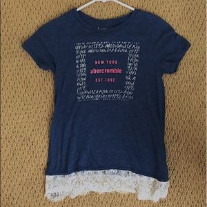 This is a cute Abercrombie kids “NEW YORK” top!!
